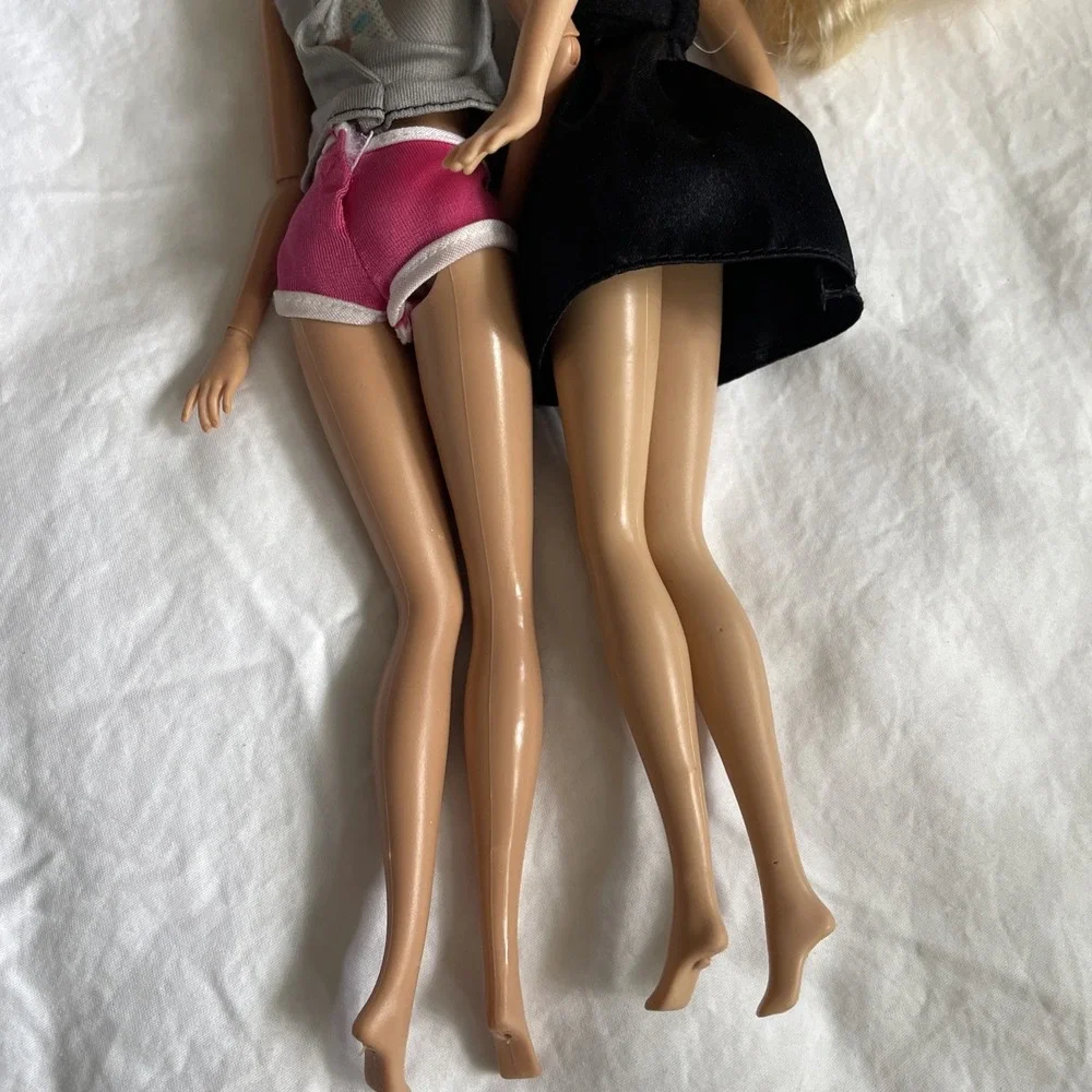 1999 Barbies Lot Of 2